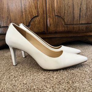 White leather Michael Kors pumps
